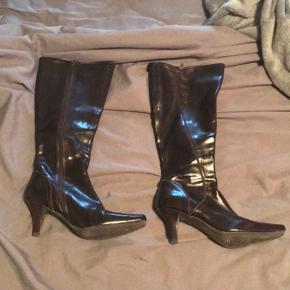 Dark Brown Boots with Buttons